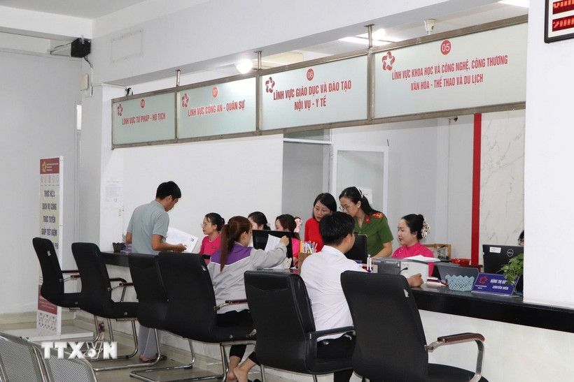 Trung tâm hành chính công của phường Dĩ An phục vụ người dân ở Đường số 10, phường Dĩ An, Thành phố Hồ Chí Minh. (Ảnh: Huyền Trang/TTXVN)