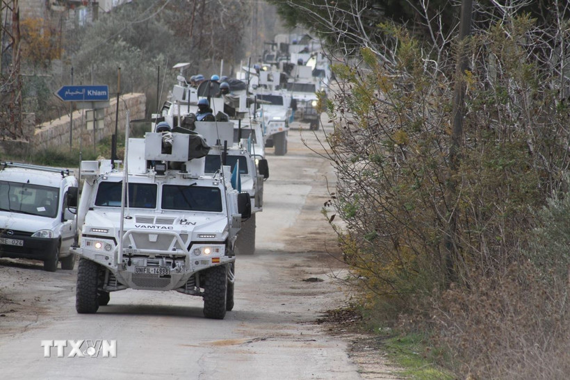 Đoàn xe của Lực lượng gìn giữ hòa bình Liên hợp quốc tại Liban (UNIFIL) di chuyển tới Khiam, Liban ngày 12/12/2024. (Ảnh: )THX/TTXVN