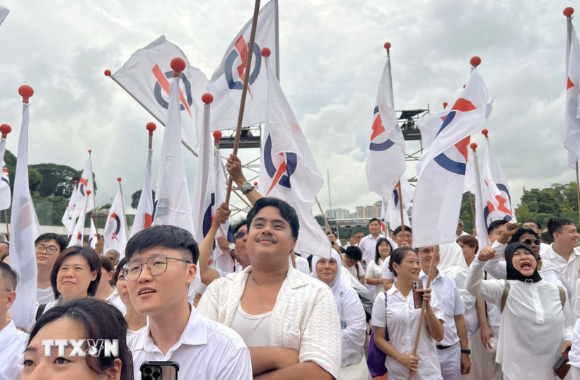 Cử tri Singapore trong Ngày Đề cử. (Ảnh: Tất Đạt/TTXVN)