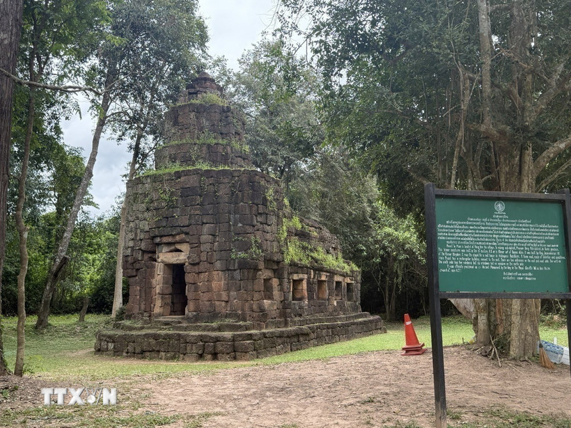 Đền Ta Muen Thom là công trình tôn giáo được xây dựng vào thế kỷ XIII sau Công nguyên. Ngôi đền này nằm trong những di tích đang tranh chấp giữa Thái Lan và Campuchia tại khu vực biên giới giữa hai nước. (Ảnh: Phạm Hải/TTXVN)