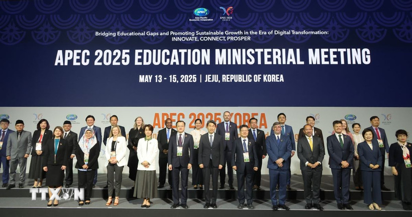 Các đại biểu chụp ảnh chung tại Hội nghị Bộ trưởng Thương mại APEC ở đảo Jeju, Hàn Quốc ngày 14/5. (Ảnh: Yonhap/TTXVN)