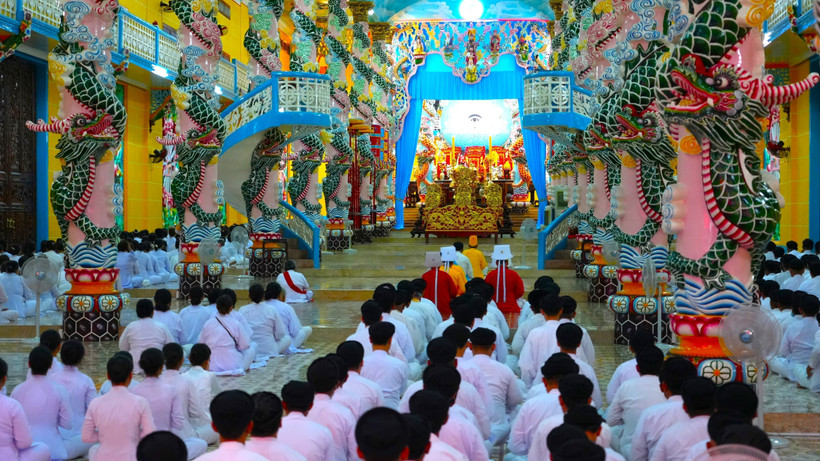 Lễ cúng cầu cho mưa thuận gió hòa, quốc thái dân an nhân Đại lễ Đức Chí Tôn năm Ất Tỵ 2025 của đạo Cao Đài. (Ảnh: Minh Phú/TTXVN)