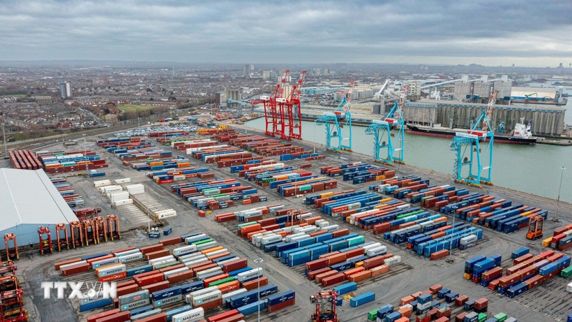 Quang cảnh cảng hàng hóa ở Liverpool, Anh. (Ảnh: THX/TTXVN)