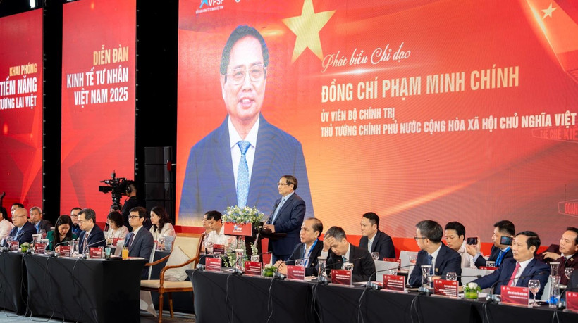 Thủ tướng Chính phủ Phạm Minh Chính phát biểu chỉ đạo tại Diễn đàn Kinh tế Tư nhân Việt Nam 2025.