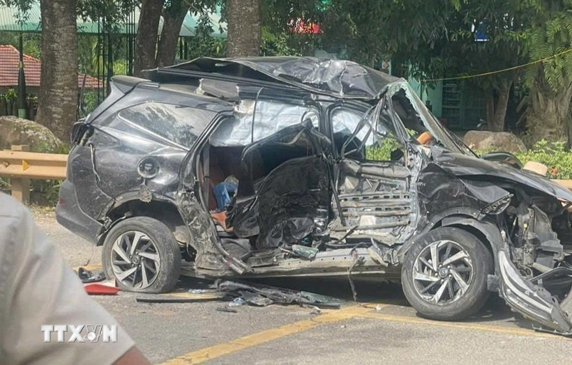 Hiện trường vụ tai nạn khiến 4 người thương vong. (Ảnh: TTXVN phát)