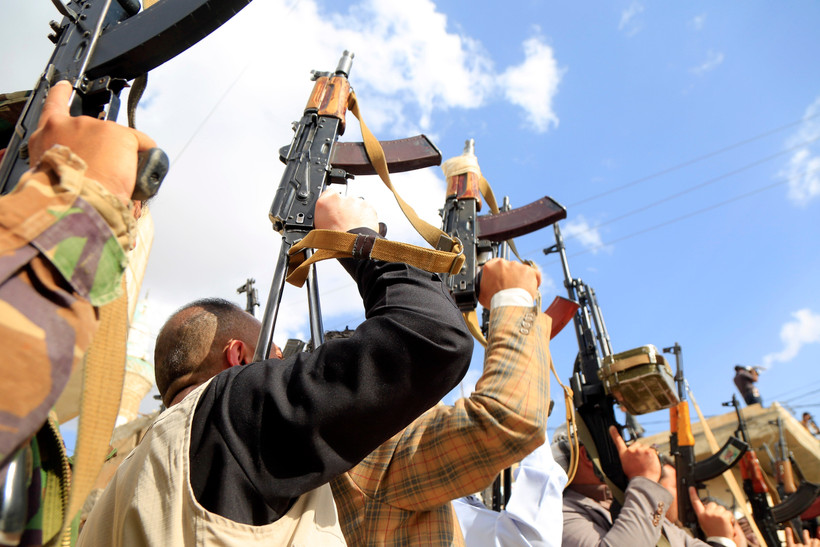 Các tay súng Houthi tại Sanaa, Yemen, ngày 11/3/2025. (Ảnh: THX/TTXVN)