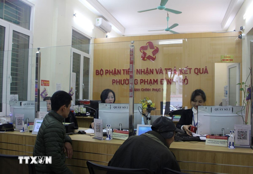 Bộ phận một cửa tại UBND phường Phạm Đình Hổ, Hà Nội. (Ảnh: Nguyễn Thắng/TTXVN)