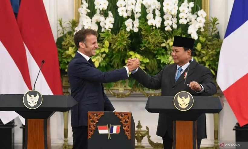 Tổng thống Indonesia Prabowo Subianto tiếp Tổng thống Pháp Emmanuel Macron tại Cung điện Merdeka, Jakarta. (Ảnh: Antara)