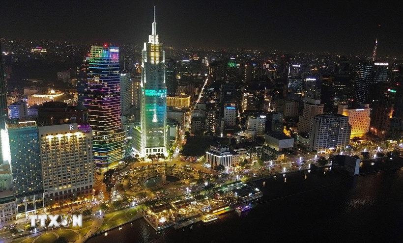 Một góc Thành phố Hồ Chí Minh bên sông Sài Gòn phát triển đồng bộ, hiện đại. (Ảnh: Quốc Khánh/TTXVN)