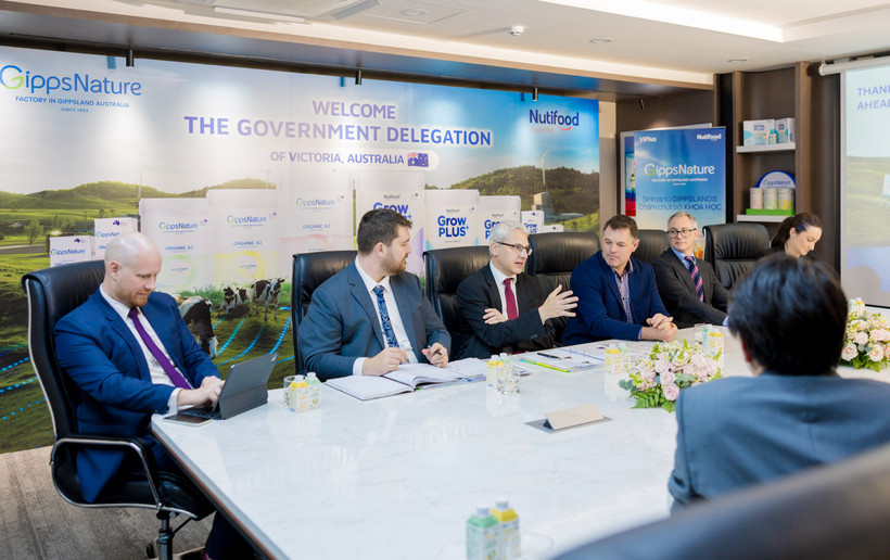 Bộ trưởng Danny Pearson đã có bài phát biểu trong chuyến thăm chính thức tới Nutifood.