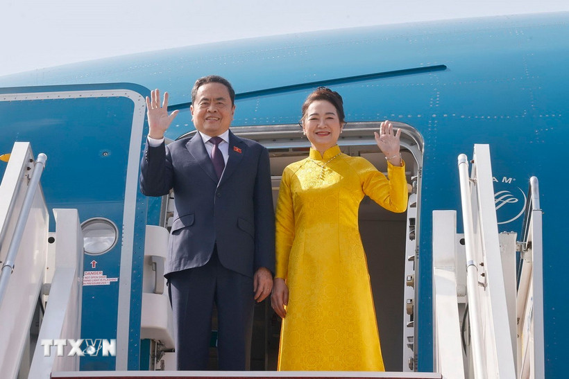 Lễ tiễn Chủ tịch Quốc hội Trần Thanh Mẫn và Phu nhân tại Sân bay quốc tế Bunga Raya Complex, thủ đô Kuala Lumpur. (Ảnh: Doãn Tấn/TTXVN)