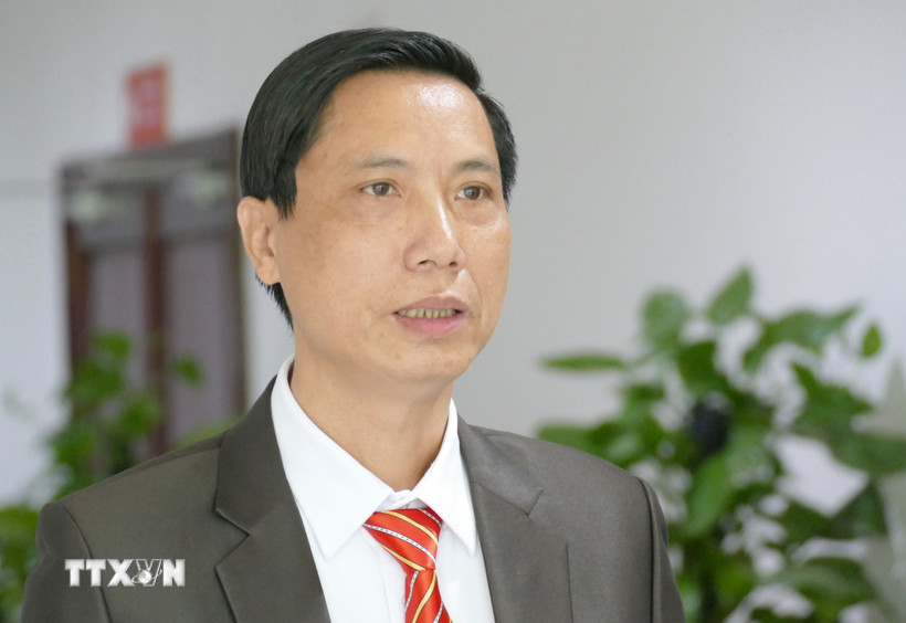 Ông Lê Văn Thụy, Phó Chủ tịch Tổng hội người Việt Nam tại Lào, trả lời phỏng vấn phóng viên TTXVN. (Ảnh: Xuân Tú/TTXVN)