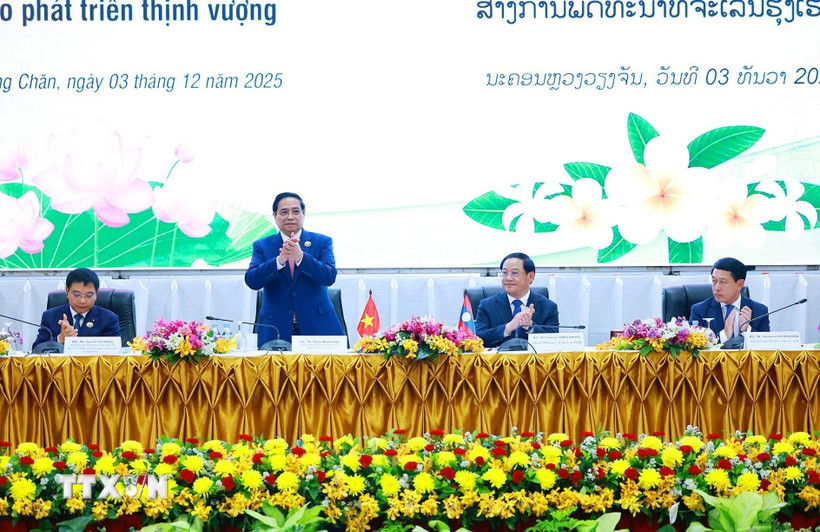 Thủ tướng Phạm Minh Chính tham dự Hội nghị xúc tiến đầu tư Việt Nam-Lào năm 2025. (Ảnh: Dương Giang/TTXVN)