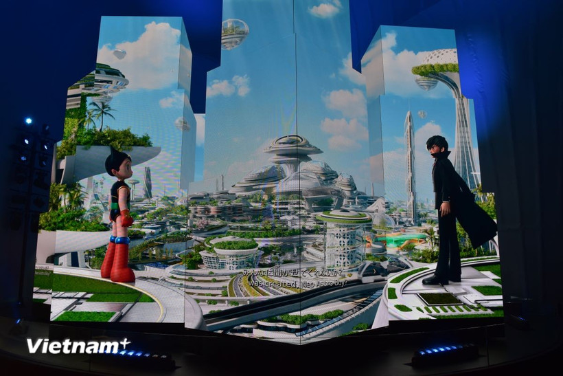 Neo Astro Boy và Black Jack, hai nhân vật đóng vai trò hướng dẫn viên giới thiệu triển lãm của Pasona Group tại EXPO 2025. (Ảnh: Nguyễn Tuyến-Phạm Tuân-Xuân Giao/Vietnam+)