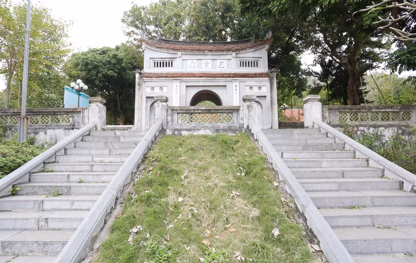 Ngôi đền được xây dựng từ lâu đời, bên cạnh chùa Thiên Thư, trên mảnh đất vốn là nhà riêng của Thái sư Lê Văn Thịnh. (Ảnh: Cổng Thông tin điện tử tỉnh Bắc Ninh)