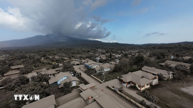 Núi lửa Lewotobi Laki-Laki tại tỉnh Đông Nusa Tenggara, Indonesia. (Ảnh: THX/TTXVN)