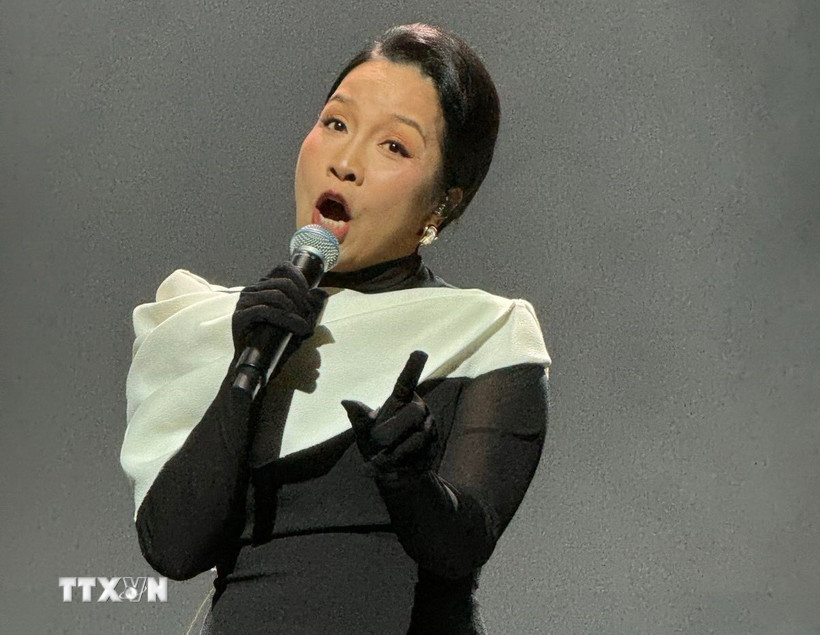 Một khoảnh khắc đẹp của ca sỹ Mỹ Linh trong tour diễn mang tên “Xin chào Hàn Quốc”. (Ảnh: Khánh Vân/TTXVN)