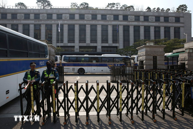 Quang cảnh bên ngoài Tòa án Hiến pháp Hàn Quốc tại Seoul. (Ảnh: THX/TTXVN)