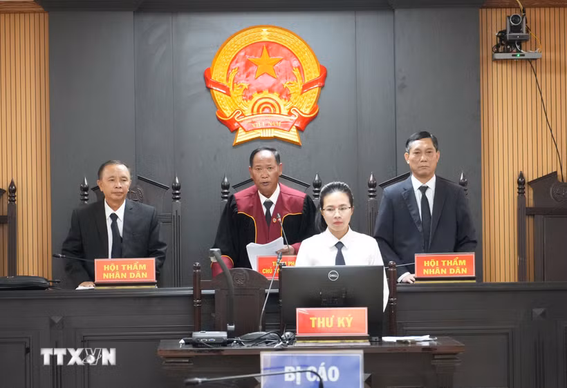 Hội đồng xét xử tuyên án. (Ảnh: Ngọc Minh/TTXVN)