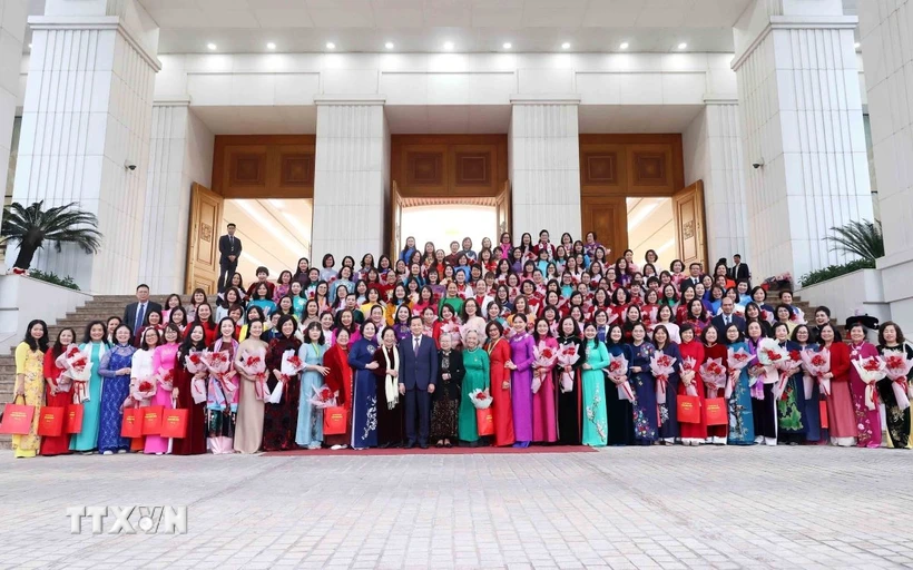 Cá đại biểu dự buổi gặp mặt nữ trí thức tiêu biểu và trao Giải thưởng Kovalevskaia năm 2023. (Ảnh: An Đăng/TTXVN)