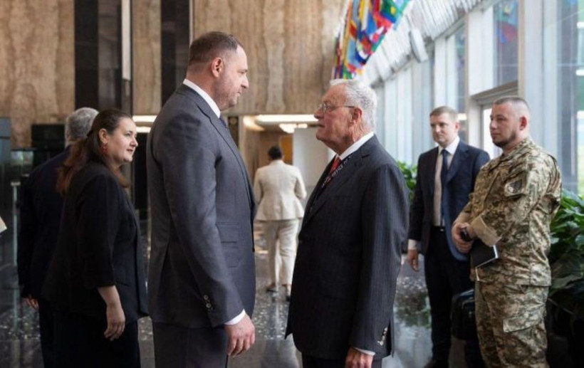 Chánh Văn phòng Tổng thống Ukraine, ông Andriy Yermak và Đặc phái viên Mỹ về tình hình Nga và Ukraine, ông Keith Kellogg. (Ảnh: newsukraine)