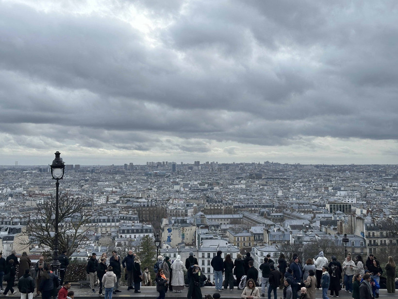Toàn cảnh Paris được ngắm trọn vẹn từ trên đỉnh Nhà thờ Sacré-Coeur, là điểm đặc sắc thu hút hàng nghìn du khách mỗi ngày tới tham quan. (Ảnh: Ngọc Hiệp/TTXVN)