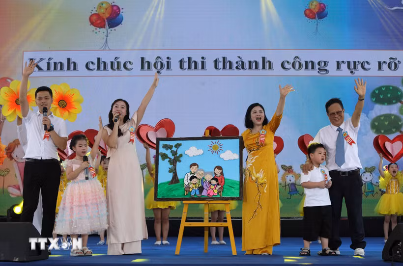 Các đội tham gia Hội thi “Gia đình tài năng”. (Ảnh: Danh Lam/TTXVN)