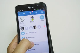 ZenFone 2 là chiếc điện thoại có cấu hình tốt, mức giá ở phân khúc tầm trung của Asus. (Ảnh: T.H/Vietnam+)