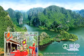 Trình làng bộ tem đặc biệt về quần thể danh thắng Tràng An 
