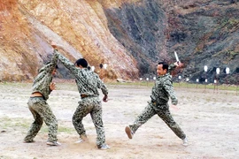 [Photo] Cận cảnh một số tuyệt kỹ của Đặc công Hải quân Việt Nam 