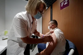 EU kêu gọi tiêm đủ 2 liều vaccine COVID-19 để phòng biến thể Delta