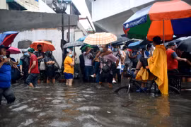 Philippines sơ tán khẩn cấp hàng chục nghìn người dân tránh lũ lụt