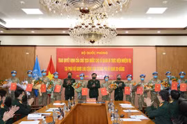 Trao Quyết định của Chủ tịch nước cho 12 sỹ quan gìn giữ hòa bình LHQ