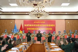 Trao Quyết định của Chủ tịch nước cho 12 sỹ quan gìn giữ hòa bình LHQ