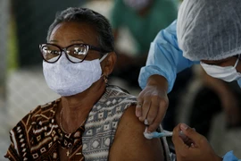 Brazil điều tra việc đổi vaccine COVID-19 lấy vàng khai thác trái phép