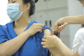 Việt Nam không ghi nhận ca mắc mới, hơn 24.000 người đã tiêm vaccine
