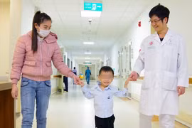 Phẫu thuật thành công cho bệnh nhi 3 tuổi vẹo cột sống bẩm sinh