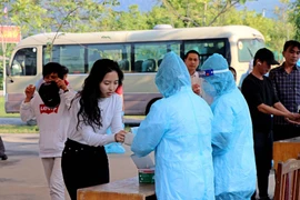 Việt Nam thêm 5 ca mắc mới COVID-19, được cách ly ngay khi nhập cảnh
