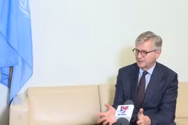 Ông Jean-Pierre Lacroix, Phó Tổng thư ký Liên hợp quốc phụ trách vấn đề gìn giữ hoà bình trả lời phỏng vấn của TTXVN ngày 26/12/2021. (Ảnh: Quang Huy/Vietnam+)