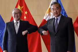 Trung Quốc hứa tặng Philippines 500.000 liều vắcxin ngừa COVID-19