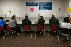 Số người Mỹ nộp đơn xin trợ cấp thất nghiệp gần trở lại mức trước dịch