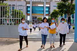 Hà Nội khuyến cáo học sinh lớp 9 và lớp 12 không ra khỏi thành phố