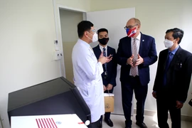 Bệnh viện Chợ Rẫy nhận máy giải trình tự gene do Hoa Kỳ tài trợ