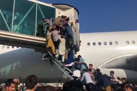 Afghanistan: Mỹ tạm dừng các chuyến bay sơ tán từ sân bay Kabul