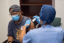 WHO nhận định không cần thiết tiêm mũi vaccine tăng cường