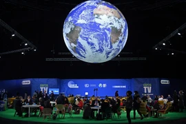 Hội nghị COP26 kéo dài thêm một ngày để đàm phán thỏa thuận chung
