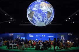 Hội nghị COP26 kéo dài thêm một ngày để đàm phán thỏa thuận chung