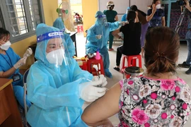Tiền Giang triển khai tiêm chủng cho đối tượng ưu tiên và người dân
