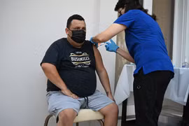 Chuyên gia y tế hàng đầu Mỹ khuyến nghị người dân tiêm mũi tăng cường