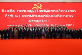 Ban chấp hành Trung ương khóa XI Đảng NDCM Lào chụp ảnh chung. Ảnh do Ban Tổ chức cấp. (Ảnh: TTXVN)